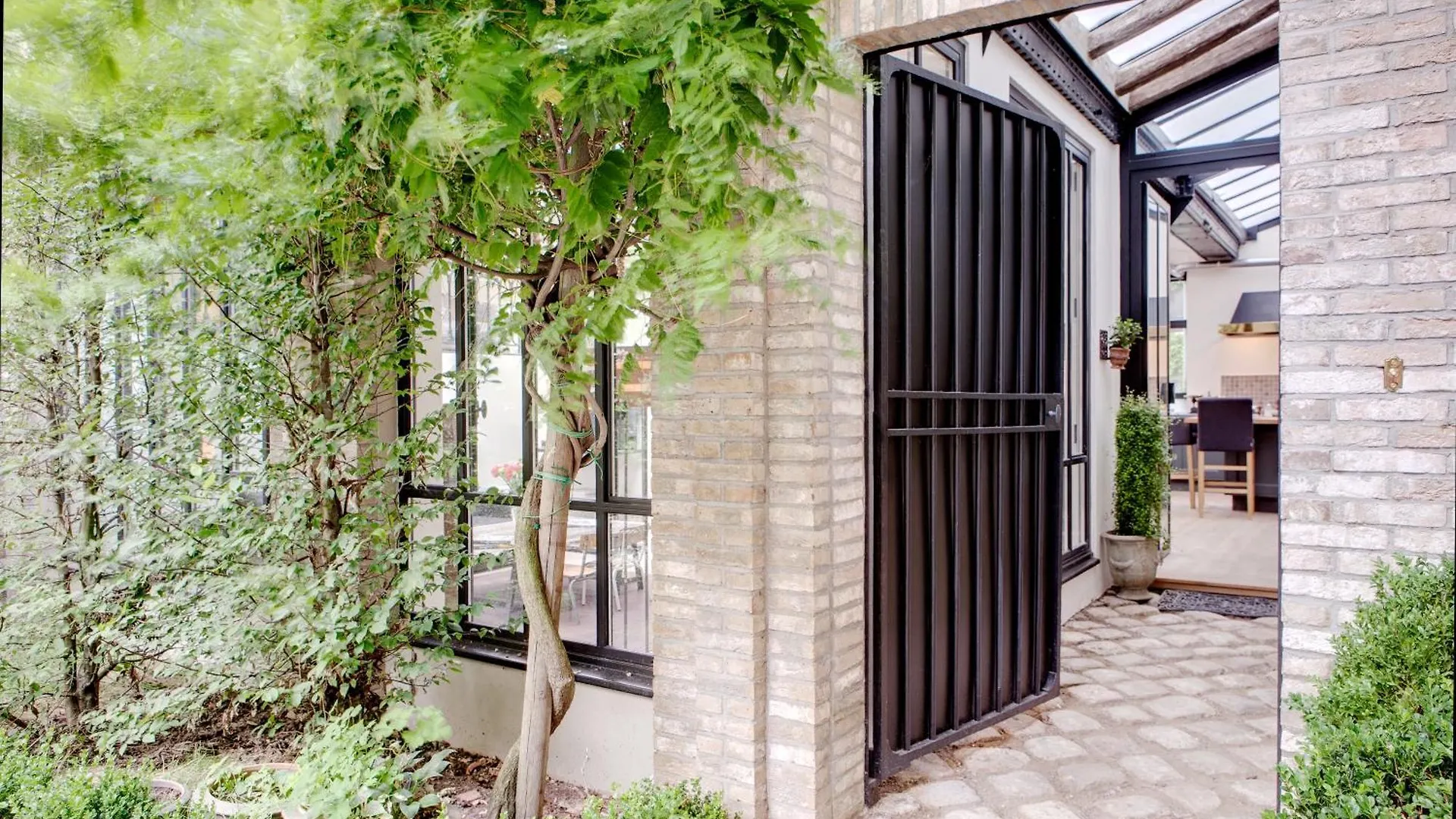 Paris Green House Residence 0*,